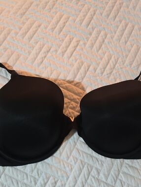 Victoria's Secret Black Molded T-Shirt Bra